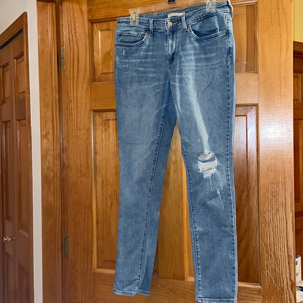 ✨HOST PICK✨ Levi’s 711 skinny light wash jeans